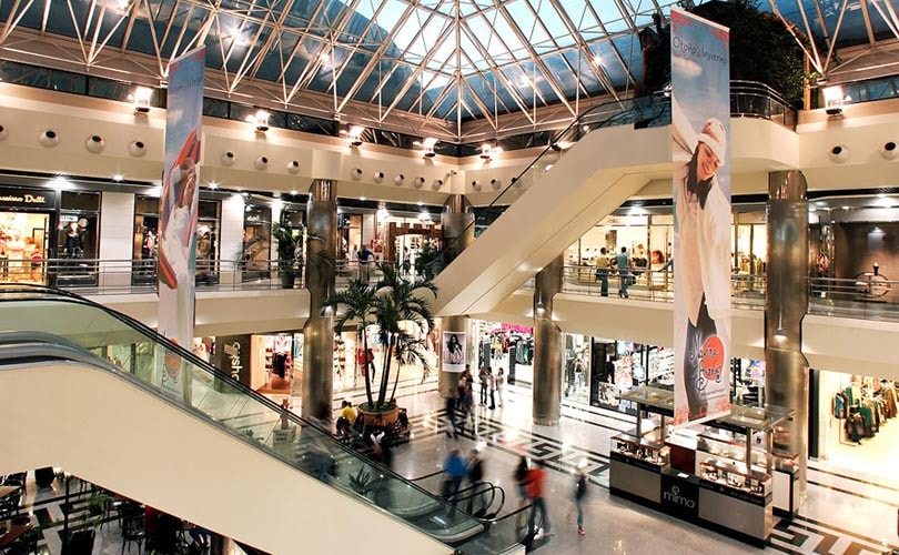 Crecen las ventas y la afluencia a centros comerciales en España